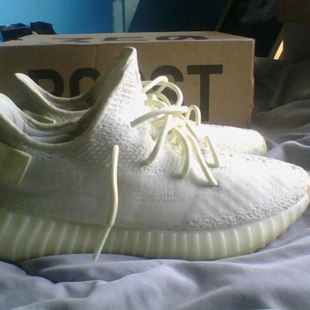 YEEZY BOOST 350 V2 (BUTTER) [TRADES ONLY!!] - Picture 5 of 7